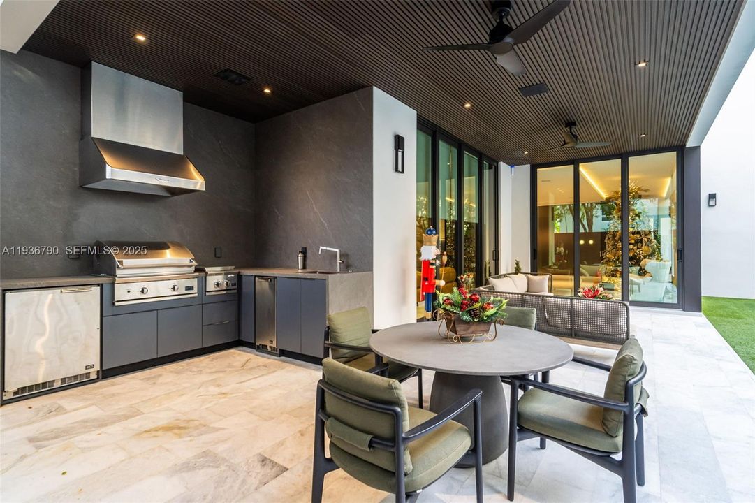 For Sale: $4,275,000 (5 beds, 5 baths, 4067 Square Feet)