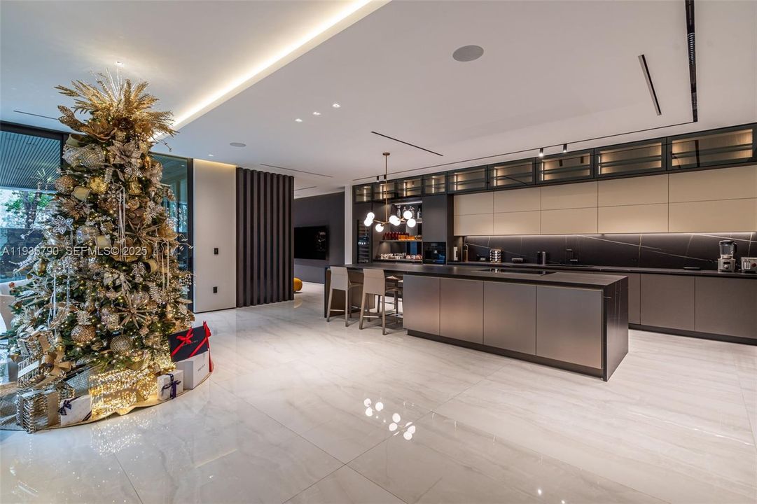 For Sale: $4,275,000 (5 beds, 5 baths, 4067 Square Feet)