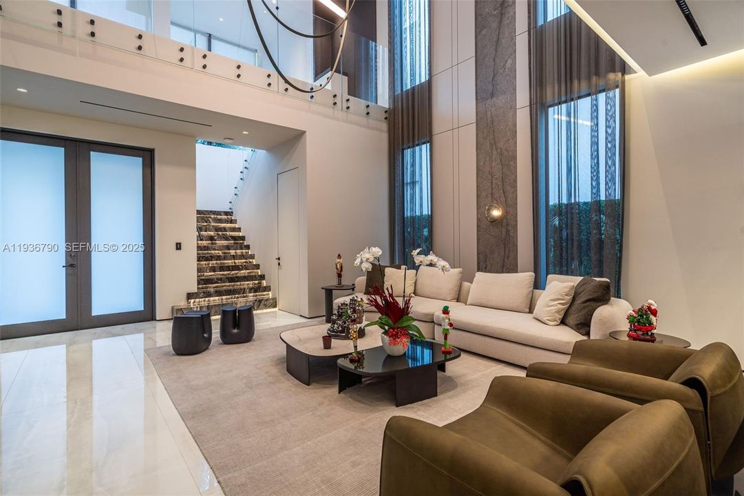 For Sale: $4,275,000 (5 beds, 5 baths, 4067 Square Feet)