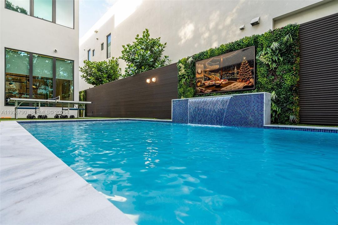 For Sale: $4,275,000 (5 beds, 5 baths, 4067 Square Feet)