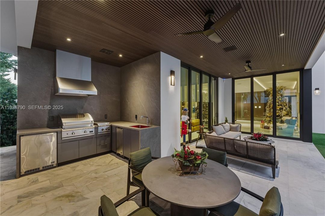 For Sale: $4,275,000 (5 beds, 5 baths, 4067 Square Feet)