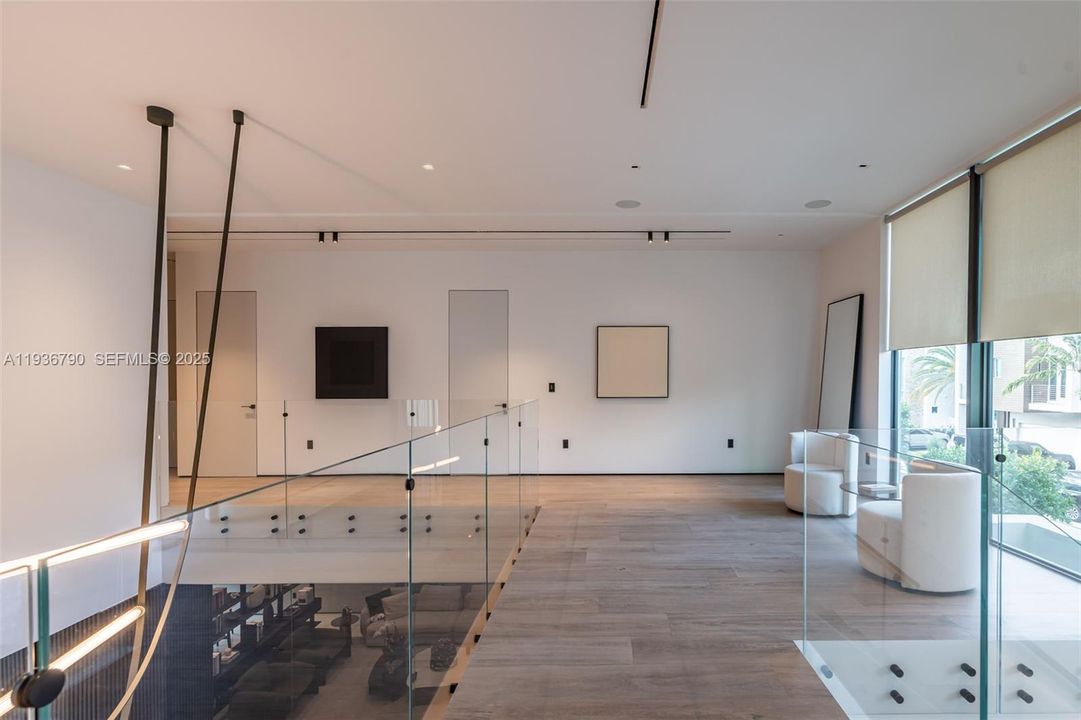 For Sale: $4,275,000 (5 beds, 5 baths, 4067 Square Feet)