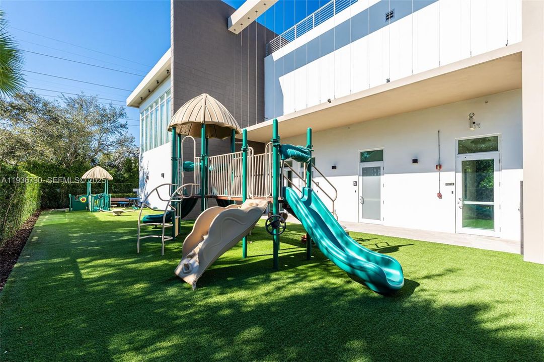 For Sale: $4,275,000 (5 beds, 5 baths, 4067 Square Feet)