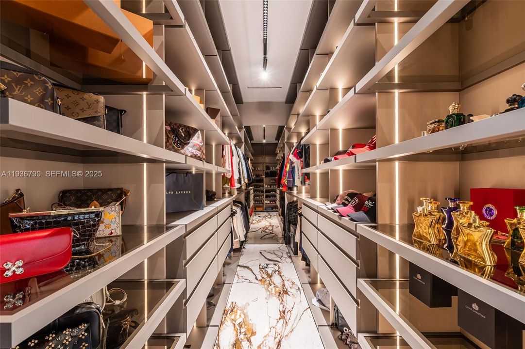 For Sale: $4,275,000 (5 beds, 5 baths, 4067 Square Feet)