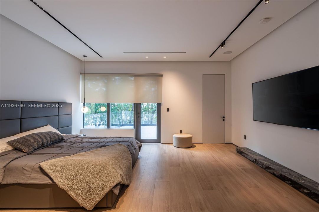 For Sale: $4,275,000 (5 beds, 5 baths, 4067 Square Feet)