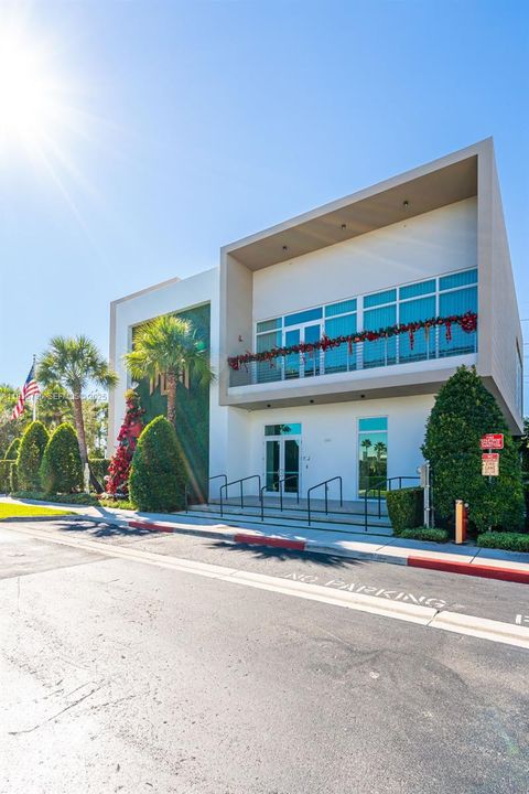 For Sale: $4,275,000 (5 beds, 5 baths, 4067 Square Feet)