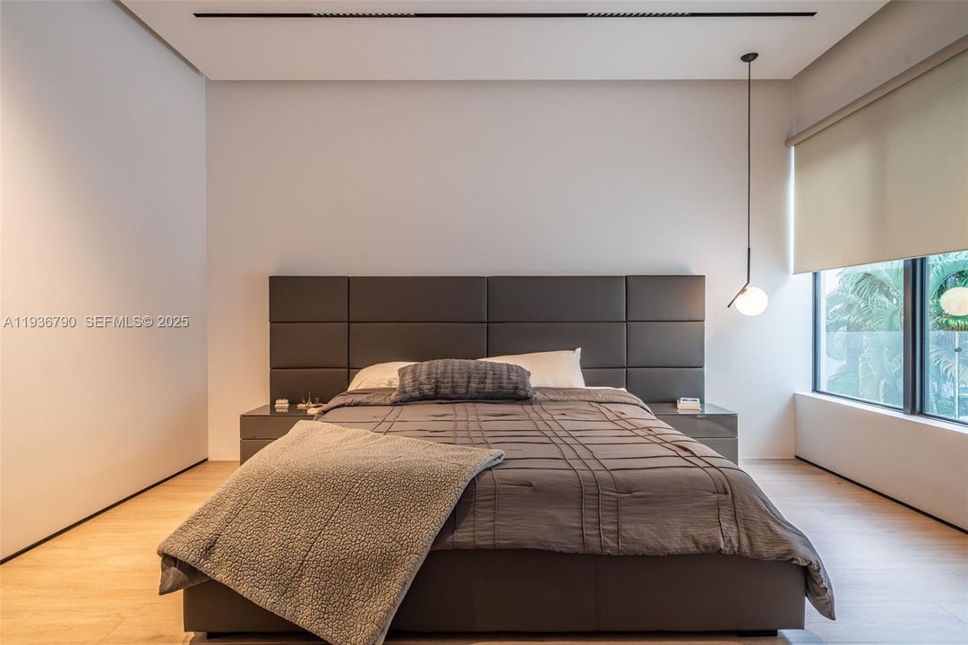 For Sale: $4,275,000 (5 beds, 5 baths, 4067 Square Feet)