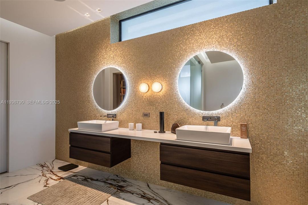 For Sale: $4,275,000 (5 beds, 5 baths, 4067 Square Feet)