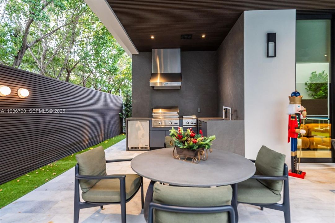 For Sale: $4,275,000 (5 beds, 5 baths, 4067 Square Feet)