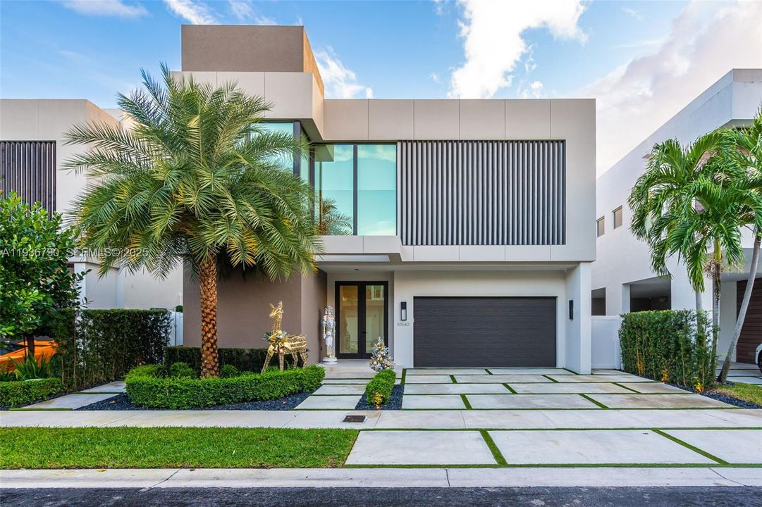 For Sale: $4,275,000 (5 beds, 5 baths, 4067 Square Feet)