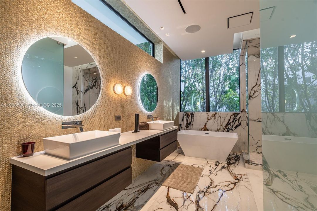 For Sale: $4,275,000 (5 beds, 5 baths, 4067 Square Feet)