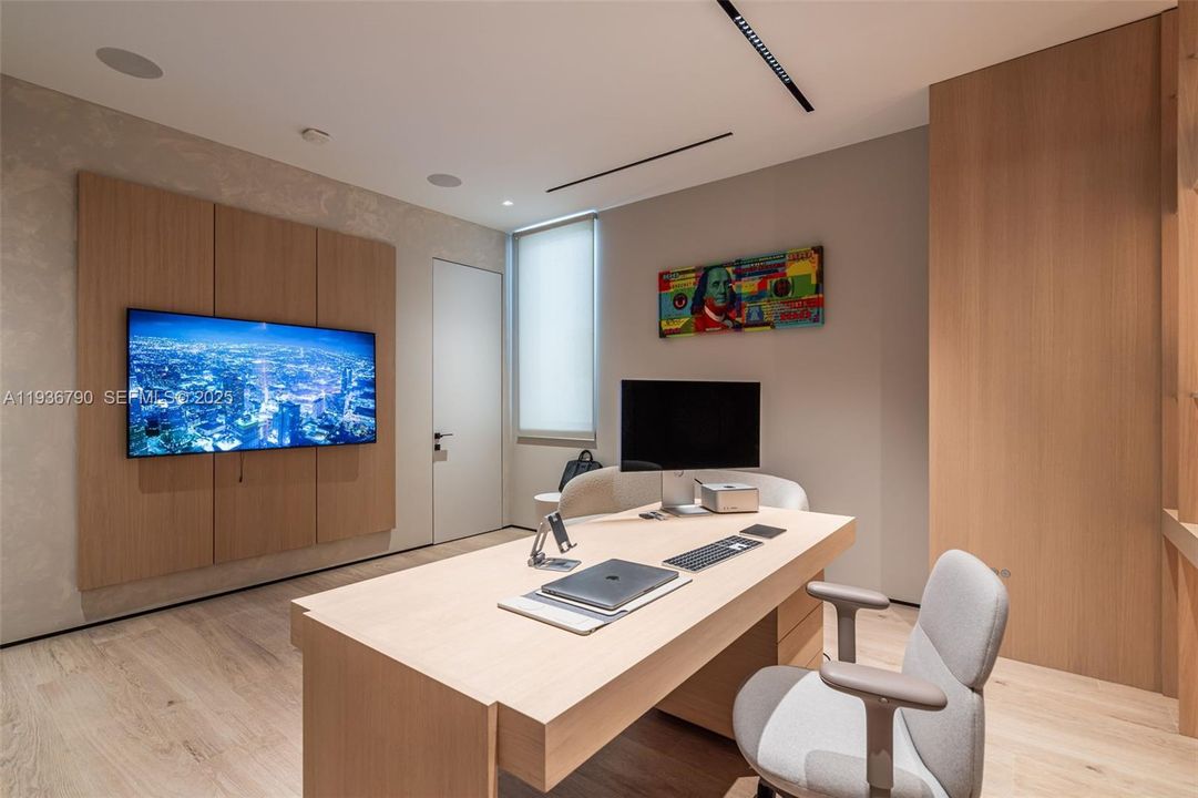 For Sale: $4,275,000 (5 beds, 5 baths, 4067 Square Feet)