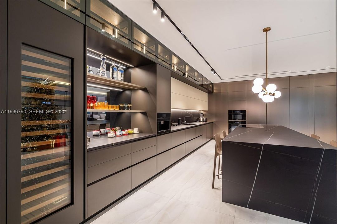 For Sale: $4,275,000 (5 beds, 5 baths, 4067 Square Feet)