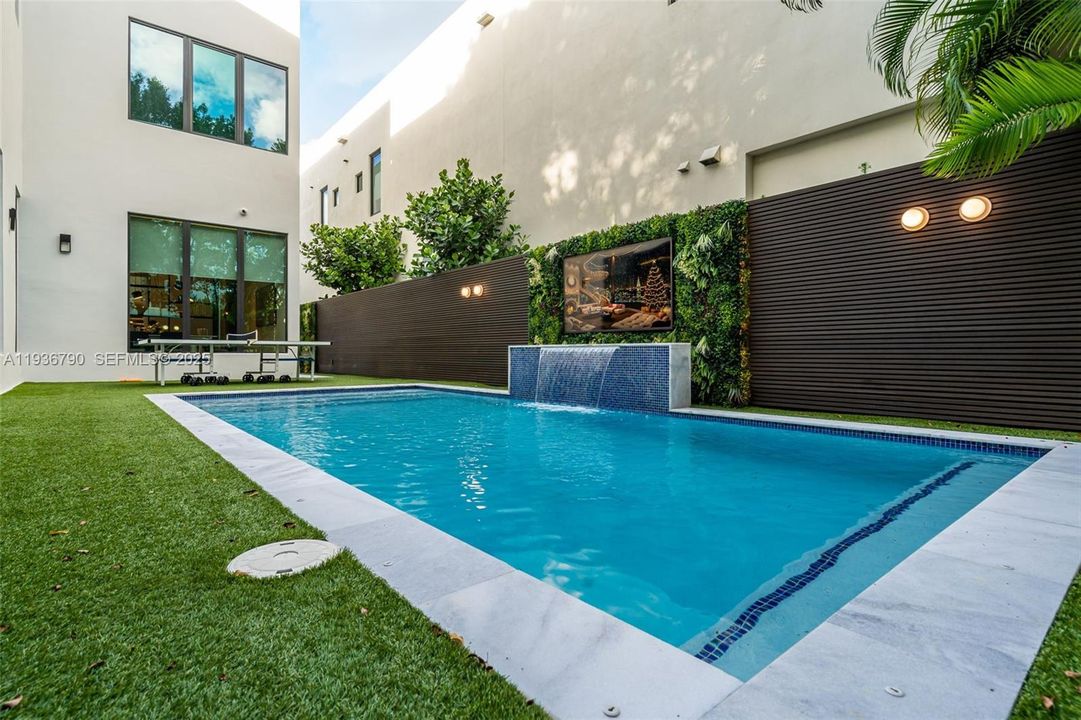 For Sale: $4,275,000 (5 beds, 5 baths, 4067 Square Feet)