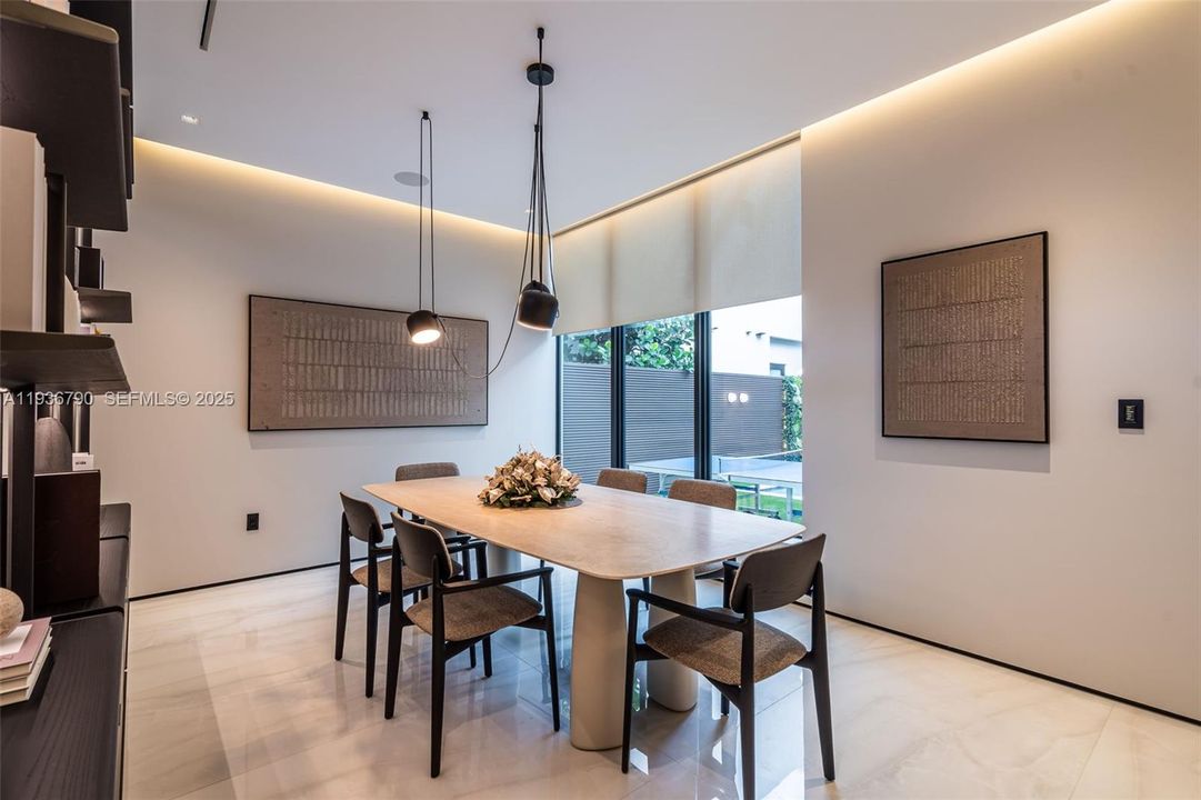 For Sale: $4,275,000 (5 beds, 5 baths, 4067 Square Feet)