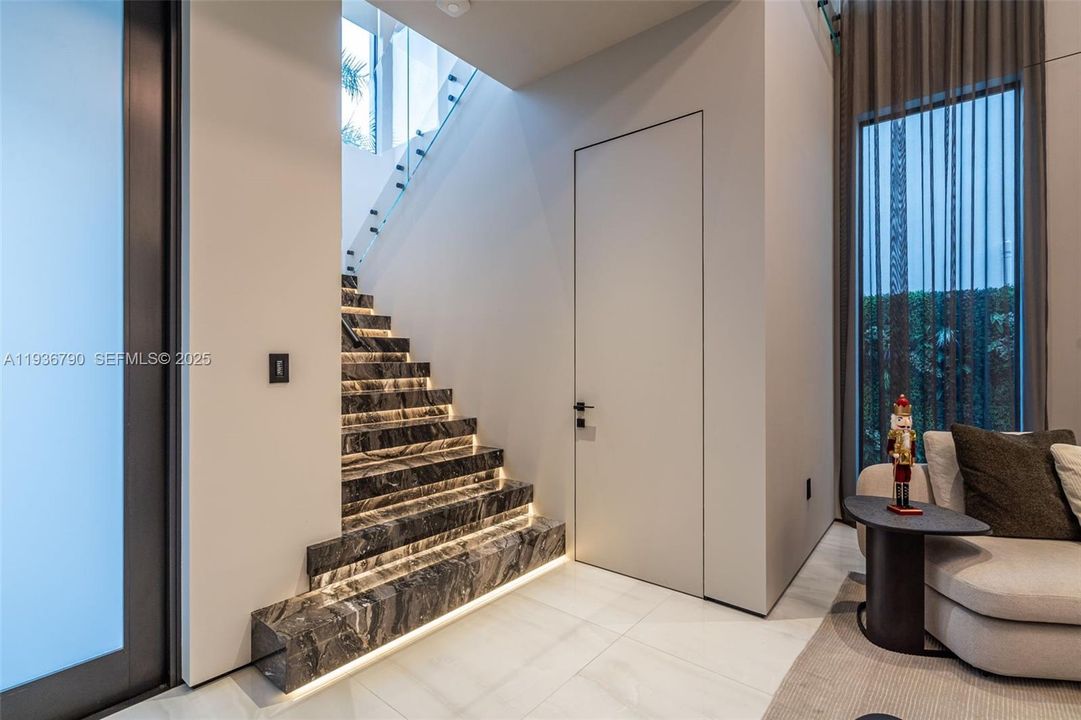 For Sale: $4,275,000 (5 beds, 5 baths, 4067 Square Feet)