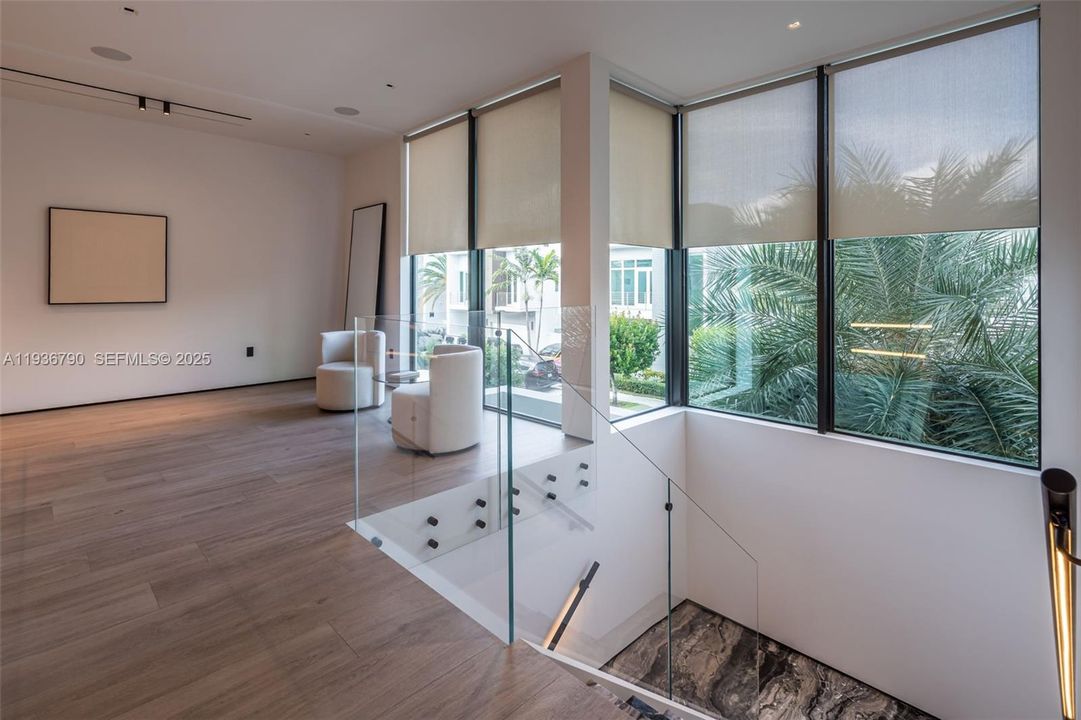 For Sale: $4,275,000 (5 beds, 5 baths, 4067 Square Feet)