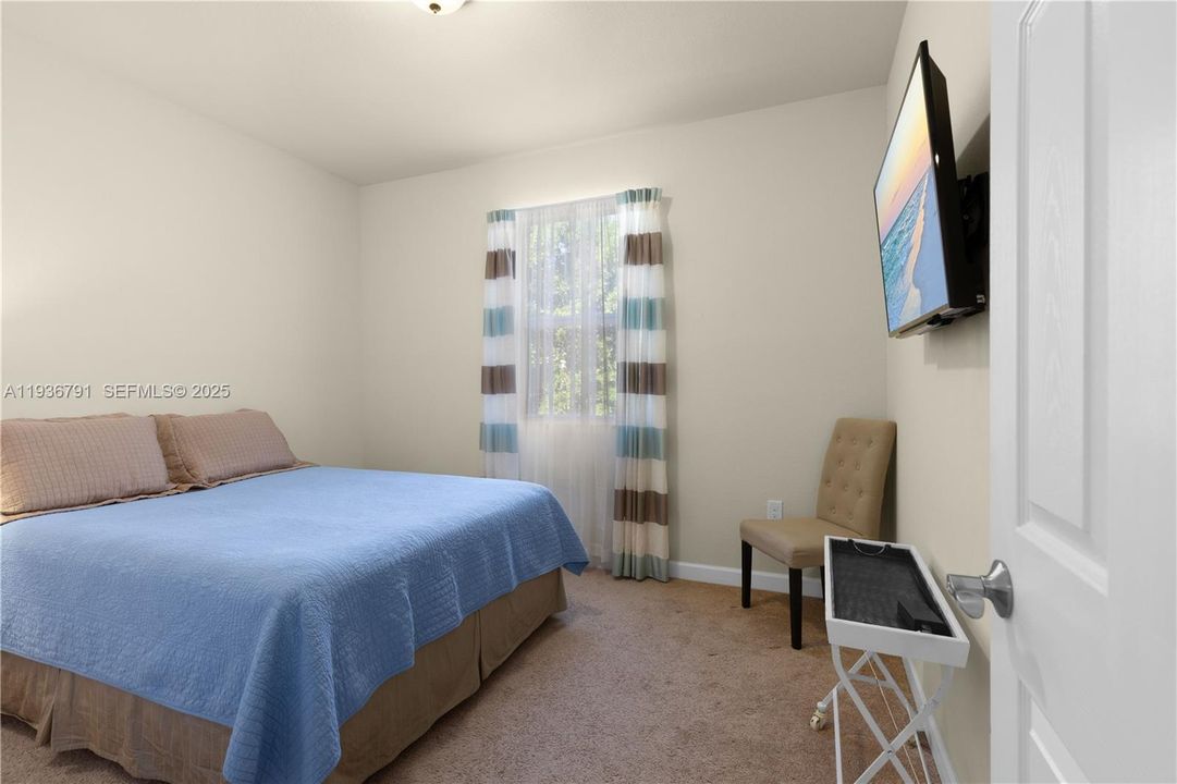 For Sale: $585,000 (4 beds, 3 baths, 1930 Square Feet)