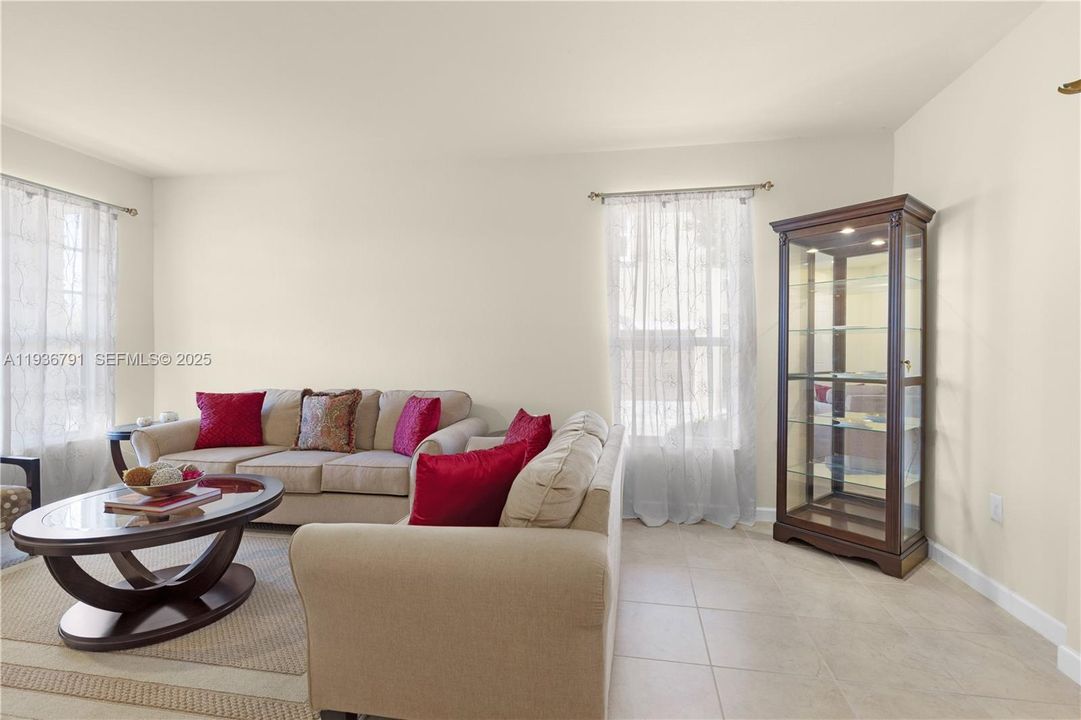 For Sale: $585,000 (4 beds, 3 baths, 1930 Square Feet)