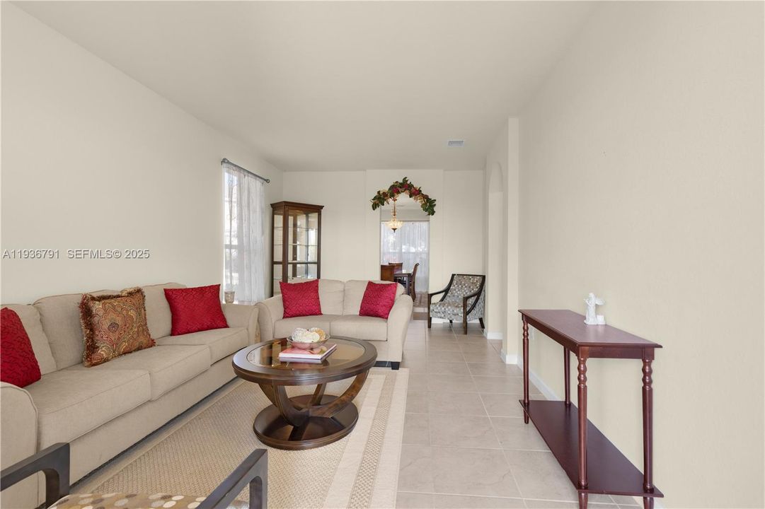 For Sale: $585,000 (4 beds, 3 baths, 1930 Square Feet)