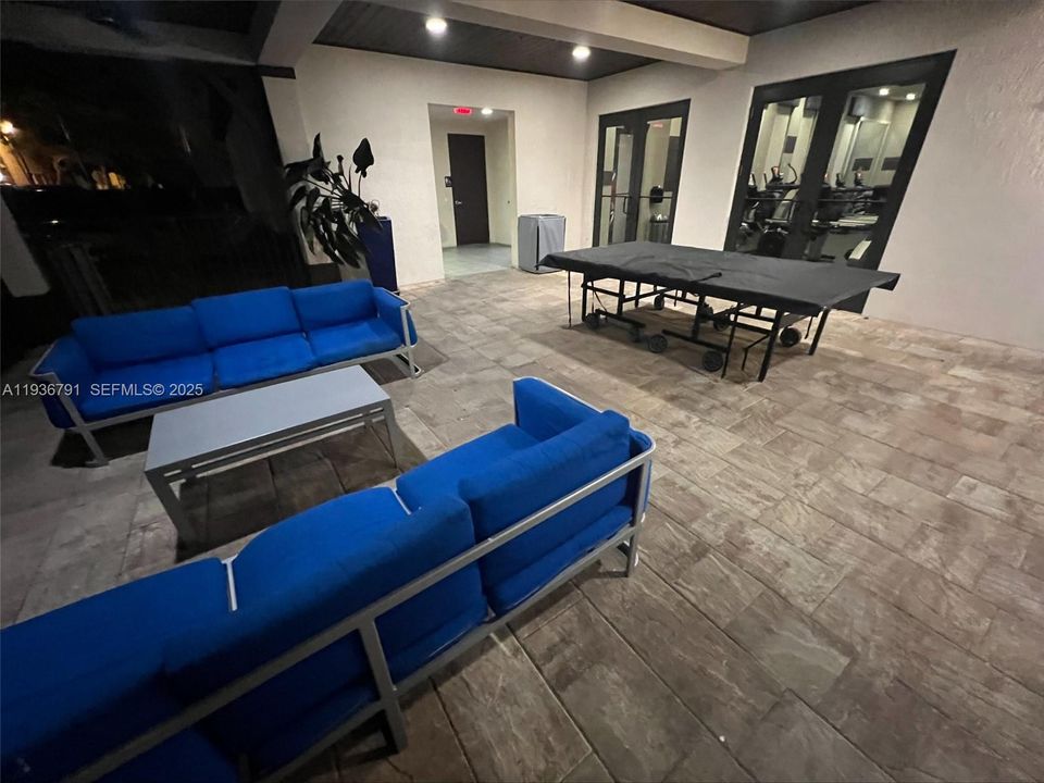 For Sale: $585,000 (4 beds, 3 baths, 1930 Square Feet)