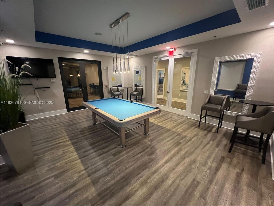 For Sale: $585,000 (4 beds, 3 baths, 1930 Square Feet)