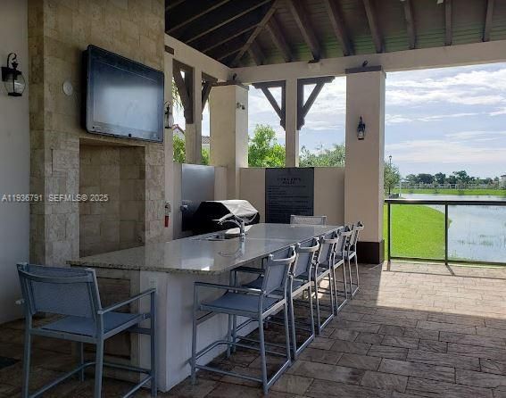 For Sale: $585,000 (4 beds, 3 baths, 1930 Square Feet)