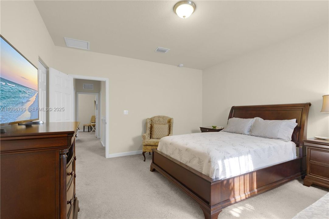 For Sale: $585,000 (4 beds, 3 baths, 1930 Square Feet)