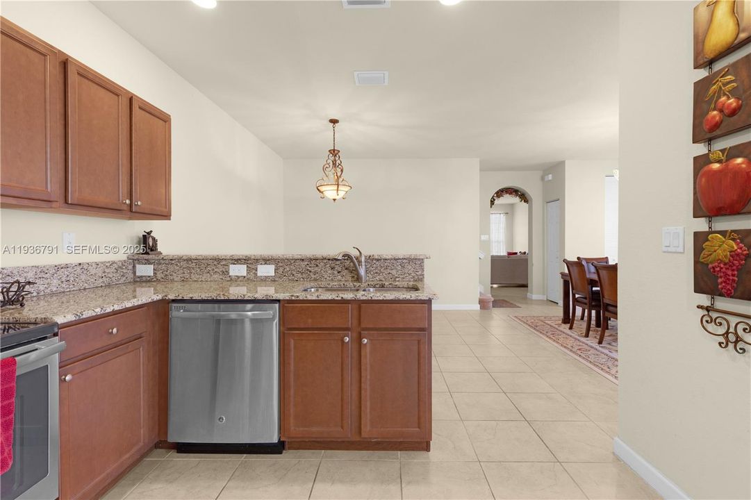 For Sale: $585,000 (4 beds, 3 baths, 1930 Square Feet)