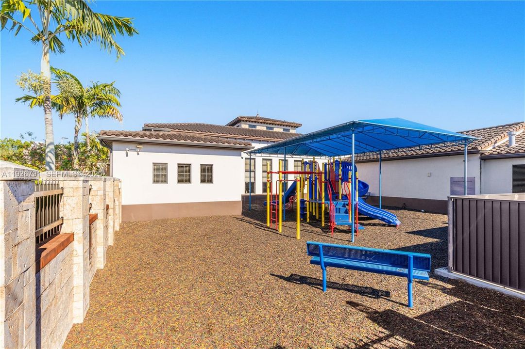 For Sale: $585,000 (4 beds, 3 baths, 1930 Square Feet)