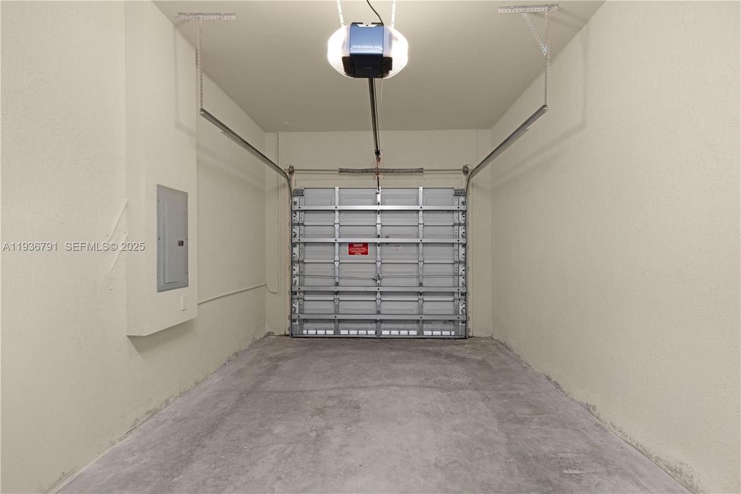 For Sale: $585,000 (4 beds, 3 baths, 1930 Square Feet)