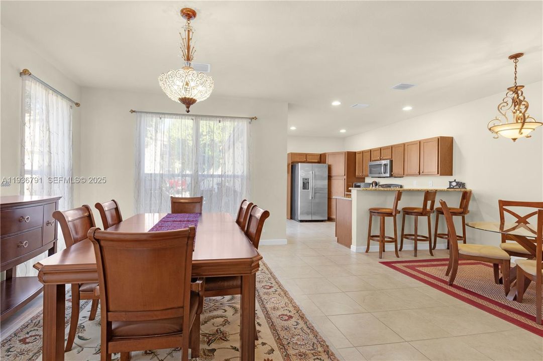 For Sale: $585,000 (4 beds, 3 baths, 1930 Square Feet)