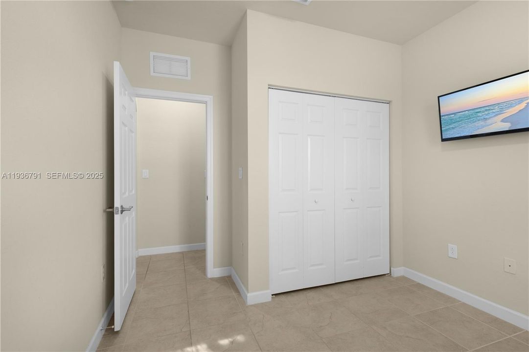 For Sale: $585,000 (4 beds, 3 baths, 1930 Square Feet)