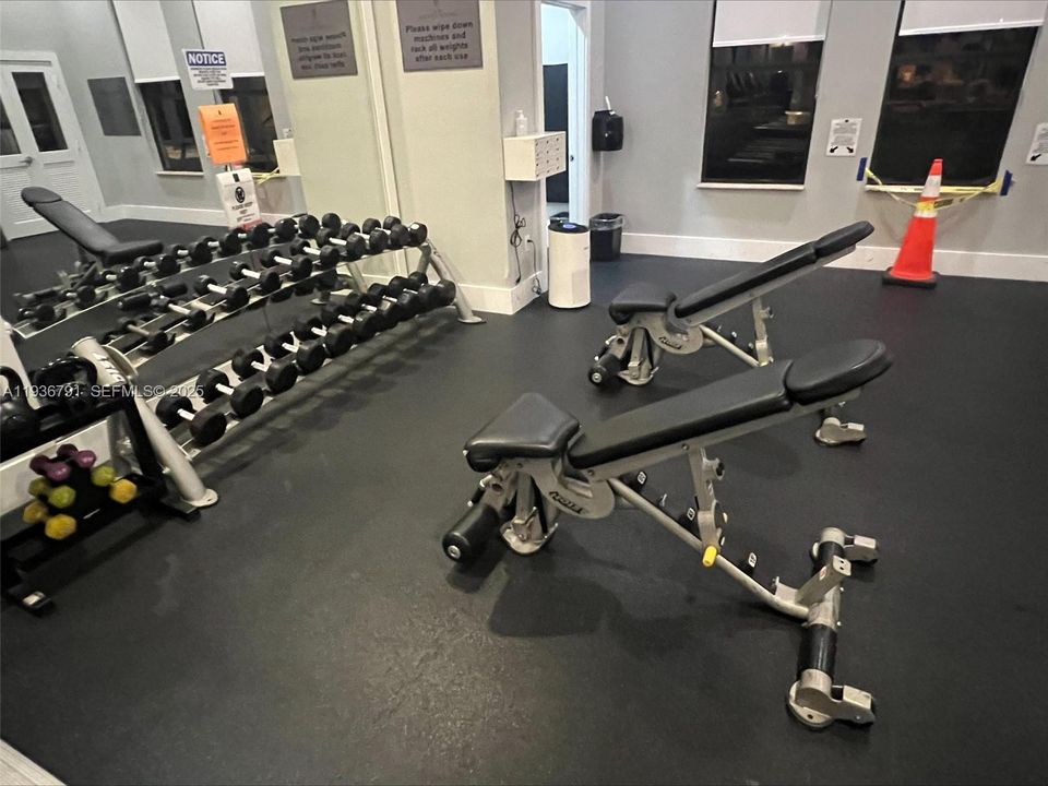 For Sale: $585,000 (4 beds, 3 baths, 1930 Square Feet)