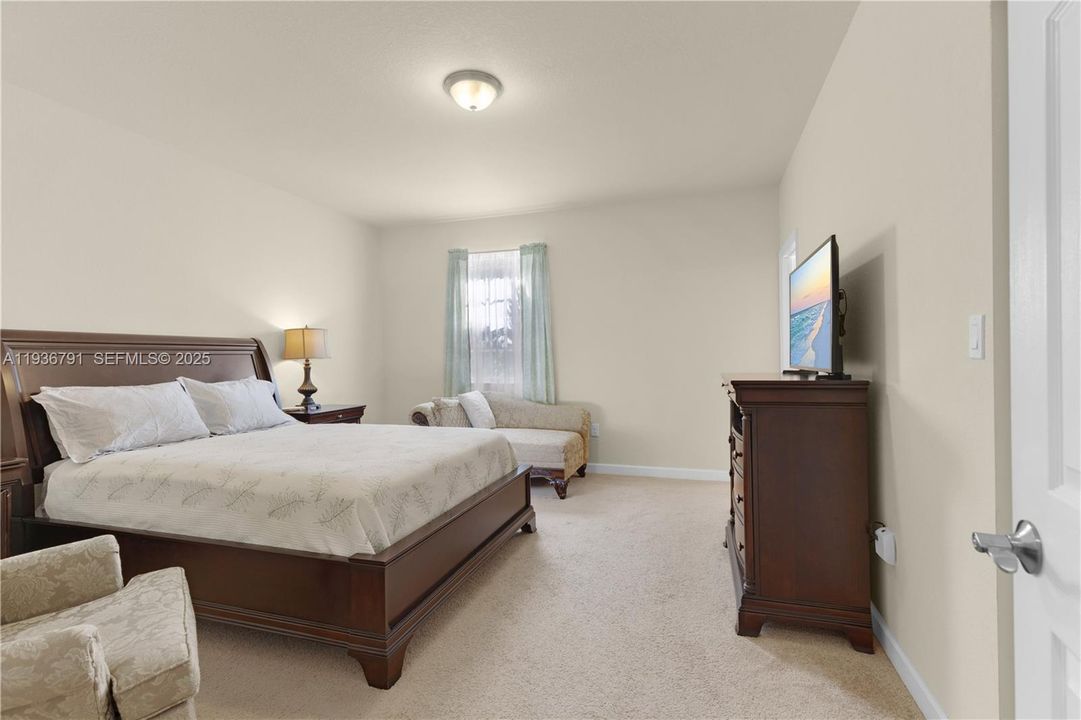 For Sale: $585,000 (4 beds, 3 baths, 1930 Square Feet)