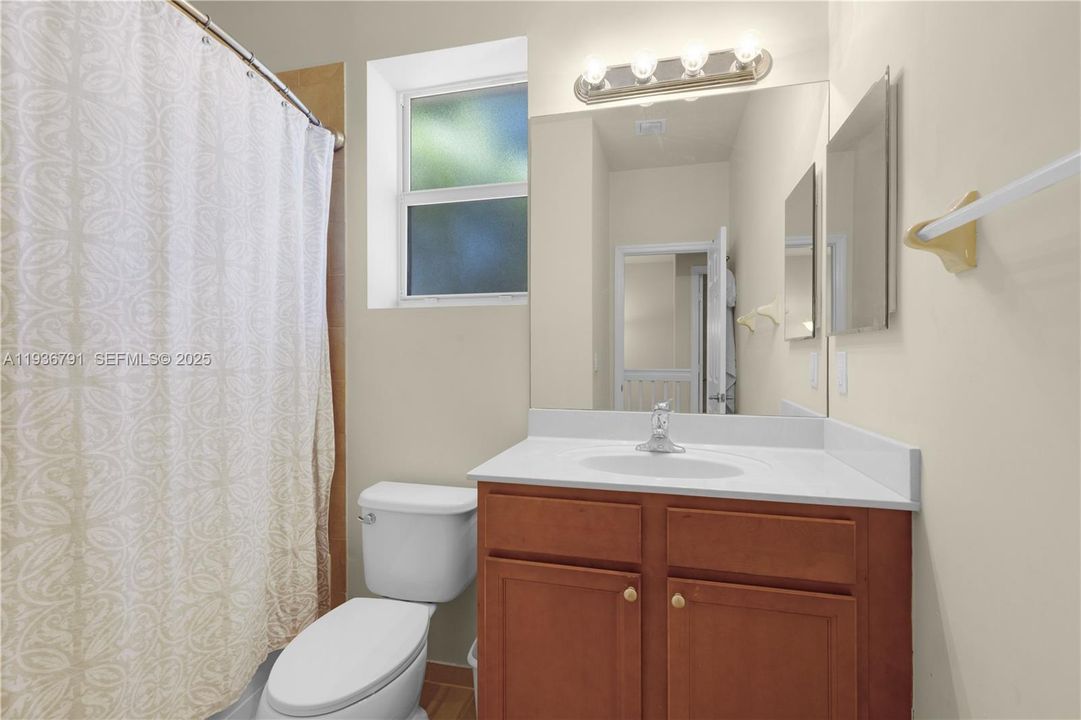 For Sale: $585,000 (4 beds, 3 baths, 1930 Square Feet)