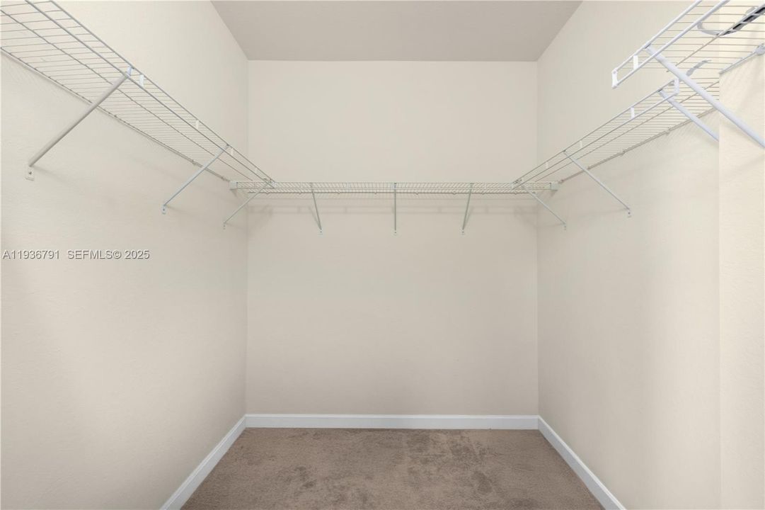 For Sale: $585,000 (4 beds, 3 baths, 1930 Square Feet)