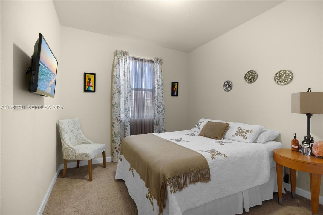 For Sale: $585,000 (4 beds, 3 baths, 1930 Square Feet)