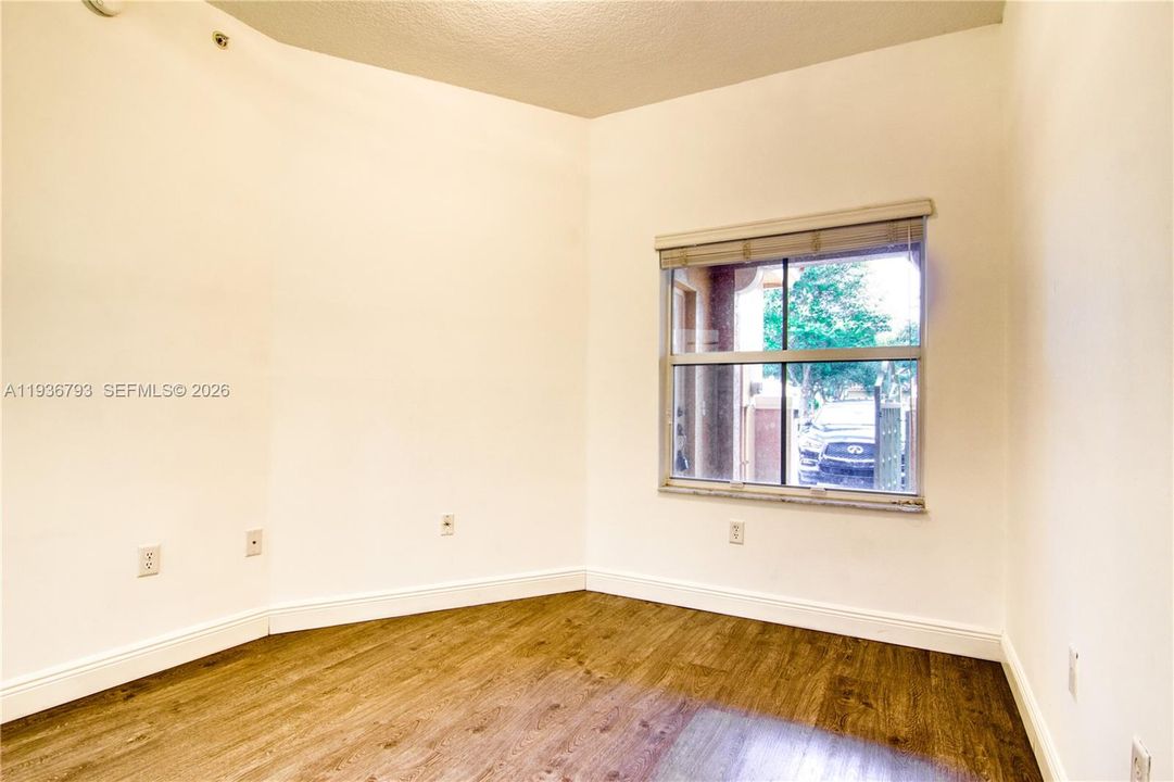 For Rent: $3,000 (3 beds, 3 baths, 1512 Square Feet)