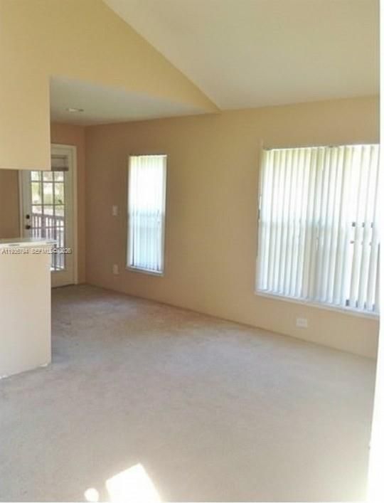 待售: $140,000 (2 贝兹, 1 浴室, 731 平方英尺)