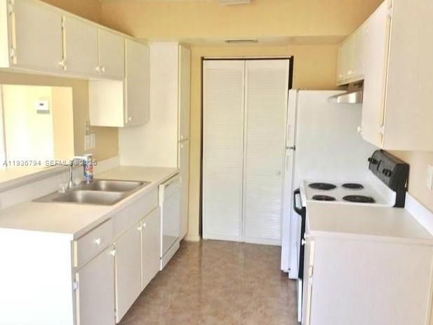 待售: $140,000 (2 贝兹, 1 浴室, 731 平方英尺)