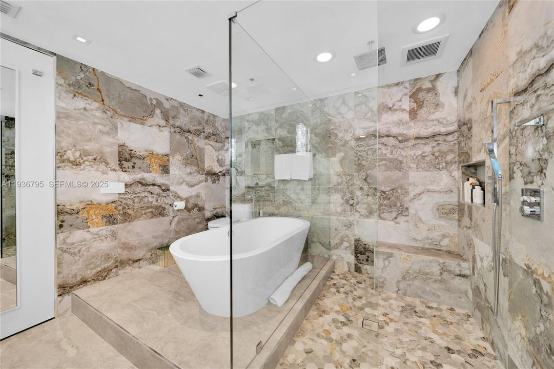 For Sale: $2,600,000 (3 beds, 3 baths, 2536 Square Feet)