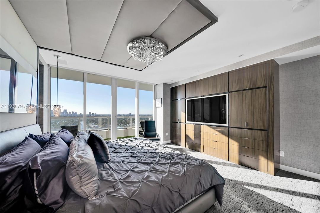 For Sale: $2,600,000 (3 beds, 3 baths, 2536 Square Feet)