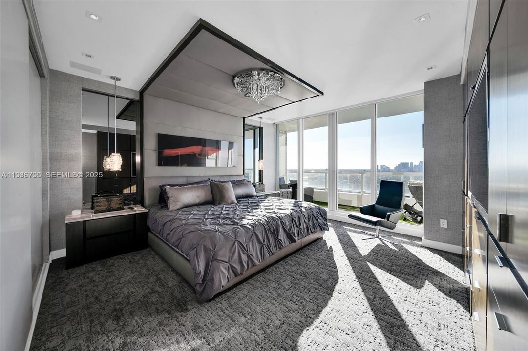 For Sale: $2,600,000 (3 beds, 3 baths, 2536 Square Feet)