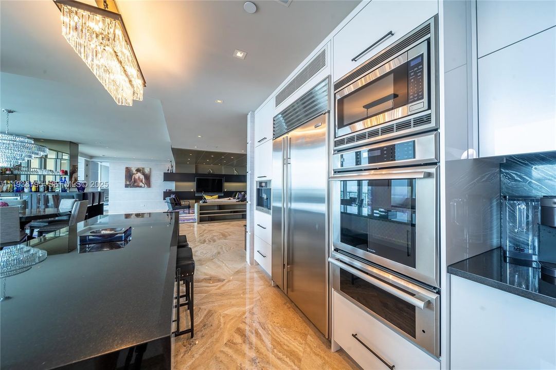 For Sale: $2,600,000 (3 beds, 3 baths, 2536 Square Feet)