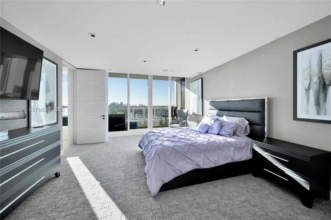 For Sale: $2,600,000 (3 beds, 3 baths, 2536 Square Feet)