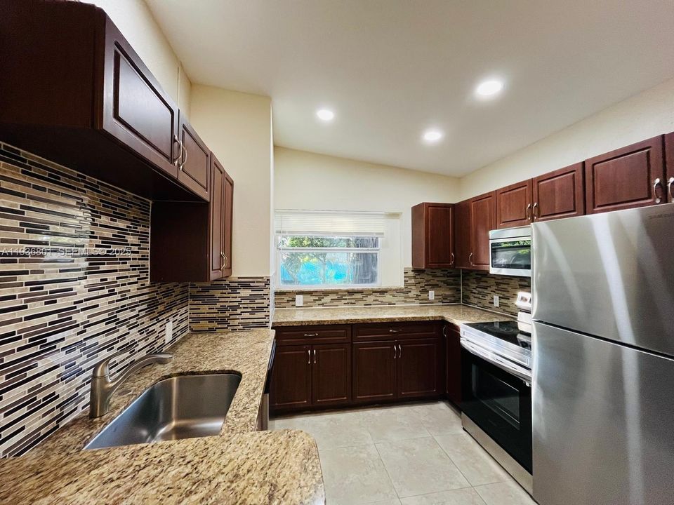 В аренду: $2,850 (3 спален, 2 ванн, 1109 Квадратных фут)