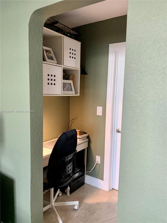 For Rent: $1,850 (1 beds, 1 baths, 768 Square Feet)