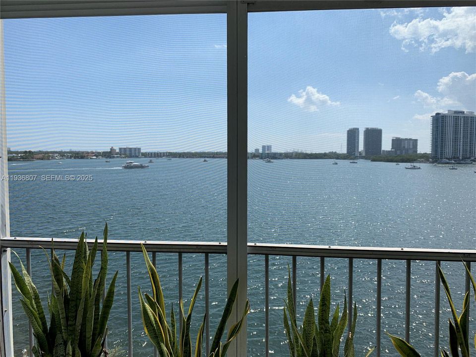 For Rent: $1,850 (1 beds, 1 baths, 768 Square Feet)