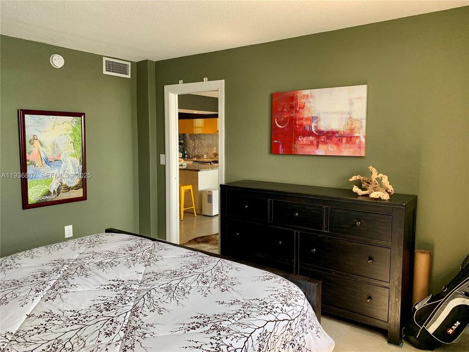 For Rent: $1,850 (1 beds, 1 baths, 768 Square Feet)